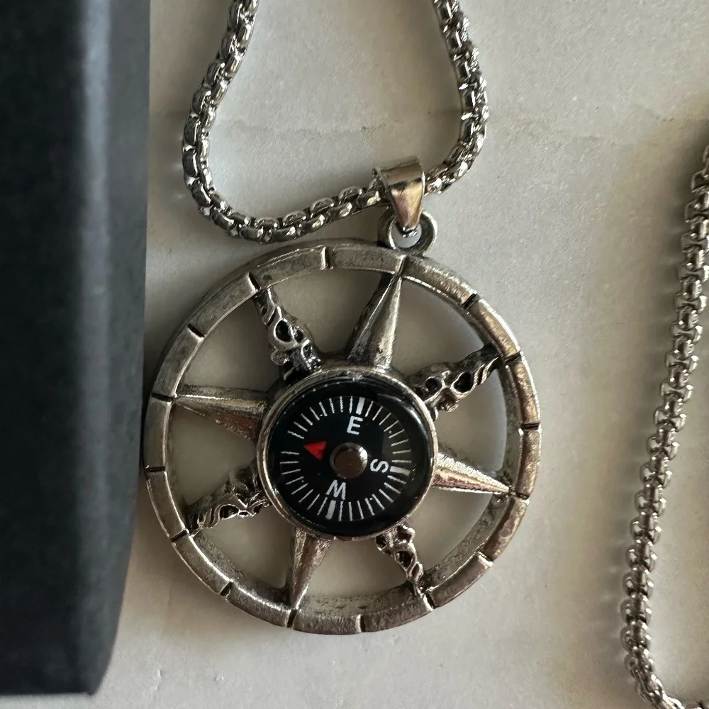 REAL working Compass Pendant Necklace, in GIFT BOX Casual Leisure Fashion - Picture 6 of 16